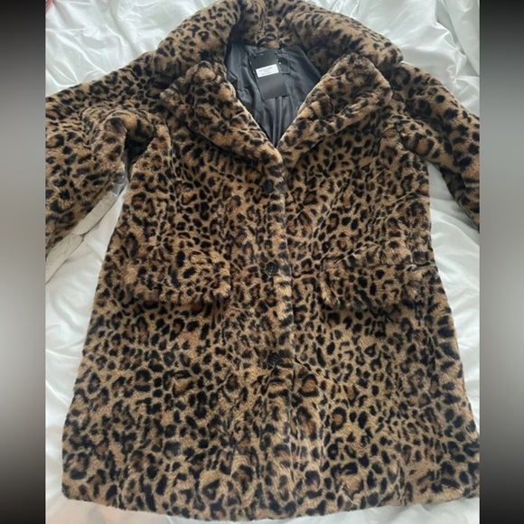 Luxe Faux Vegan Fur Leopard Print Oversized Coat Jacket - Picture 7 of 8